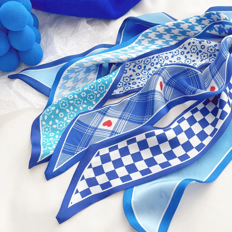 Sciarpa in seta blu Klein, nuo - Ascot Neck Scarf recensione e prezzo